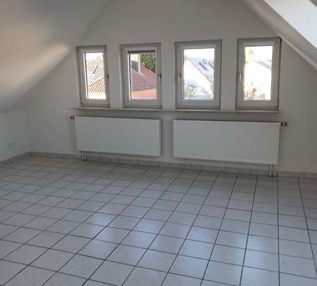 Geräumiges 1-Zimmer-Dachgeschossapartment mit sonnigem Balkon