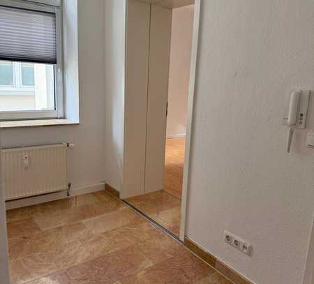 Helle 2-Zimmer-Wohnung ab sofort, zentrumsnah mit Balkon