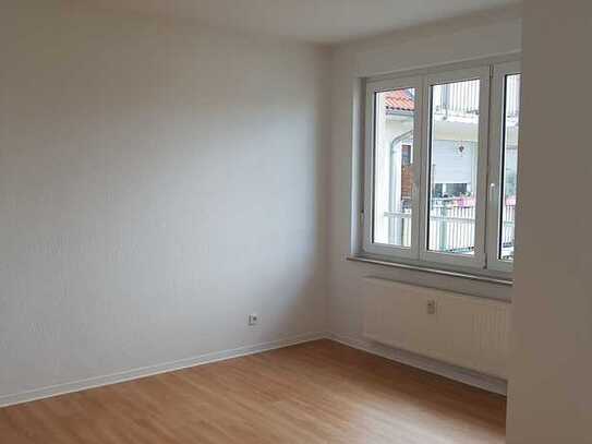 Helle 1 Zimmer- Wohnung mit Balkon in Halle