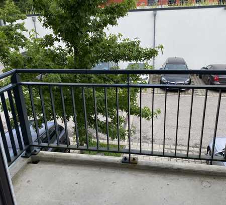 *Direkt an der S-Bahn *möblierte 1-Zimmer Wohnung mit EBK *Parkett *Balkon *