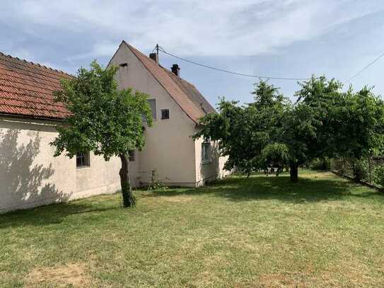 Schönes Grundstück mit Altbestand, ca. 867 m², EFH, DH oder MFH möglich!