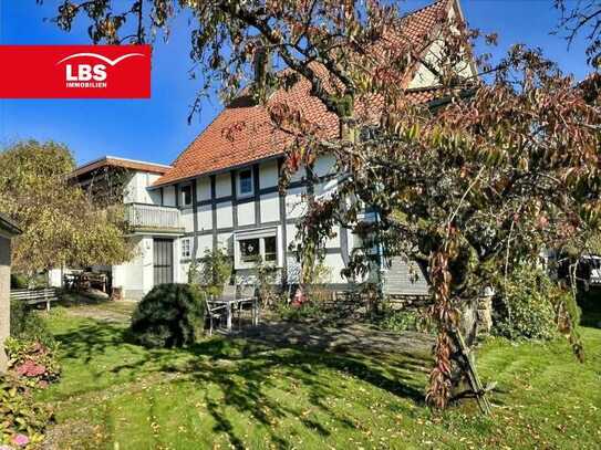 Ein-Zweifamilienfachwerkhaus mit traumhaften Ausblick über Feld und Wiesen