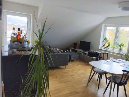 Perfekt gelegene 2-Zimmer-DG-Wohnung mit Balkon und Einbauküche in Aalen