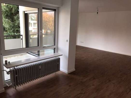 Top ausgestattete 3 Raum-Wohnung mit 2 Balkonen und Einbauküche in München-Obermenzing