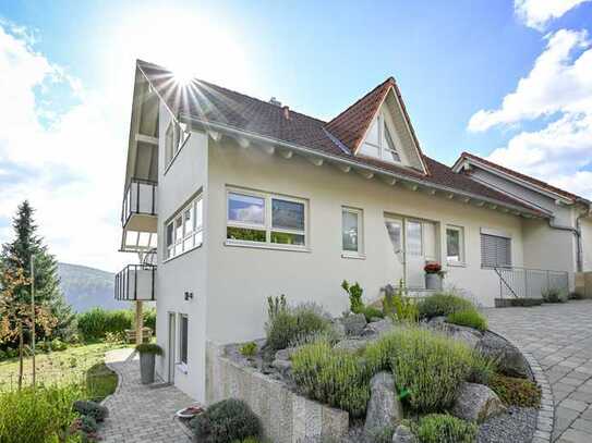 Ein-Familienhaus mit Garten, Balkonen, Terrassen, Garagen, Werkstatt, viel Raum und Atmosphäre