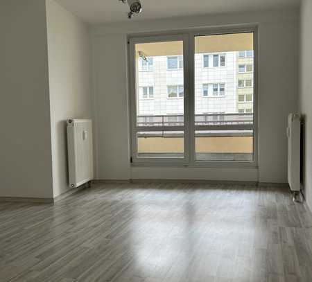 Helle 2-Zimmer-Wohnung mit Balkon und EBK in Oranienburg