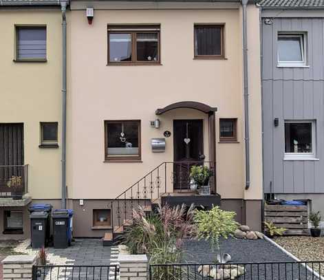 Reihenmittelhaus mit Garten und Garage