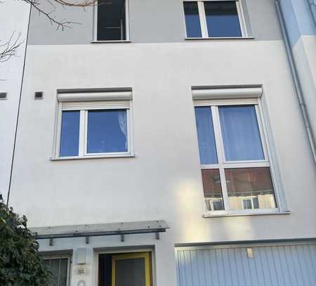 Schönes, helles Haus mit Garage und Garten in Stuttgart