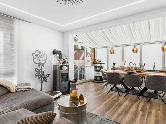 Elegante Wohnung mit Kaminofen, Wintergarten und großzügiger Terrasse