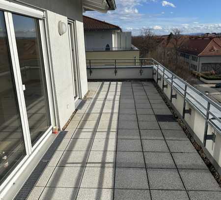 Vollständig renovierte 3-Raum-Wohnung mit Terrasse in Dresden