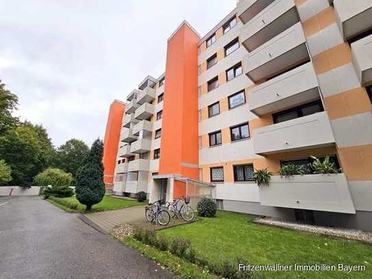 "Großzügige 3-Zimmer-Wohnung mit zwei Balkonen, Garage und Keller in ruhiger Randlage von Augsburg"