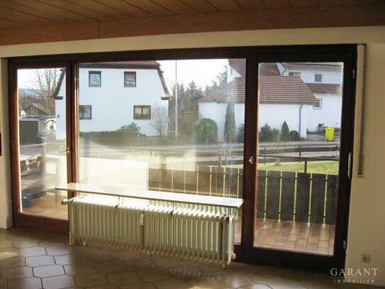 Solide 3 Zimmer-Wohnung mit Balkon und Außenstellplatz