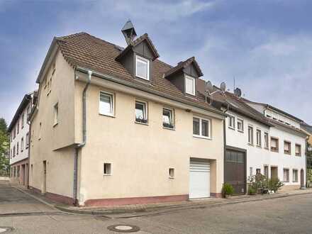 Charmantes Einfamilienhaus mit überd. Freisitz und Ausbaupotential in zentr. Lage in 79341 Kenzingen