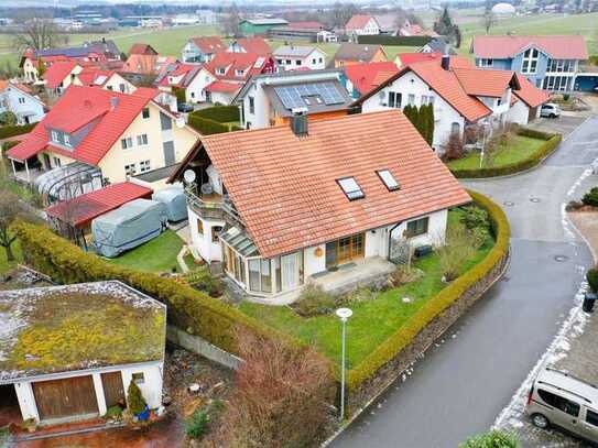 Sofort verfügbare 4-Zi.-Erdgeschosswohnung mit Wintergarten in Zweifamilienhaus