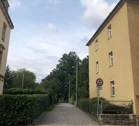 Stellplatz im Innenhof Rückertstraße-Dresden Trauchau zu vermieten