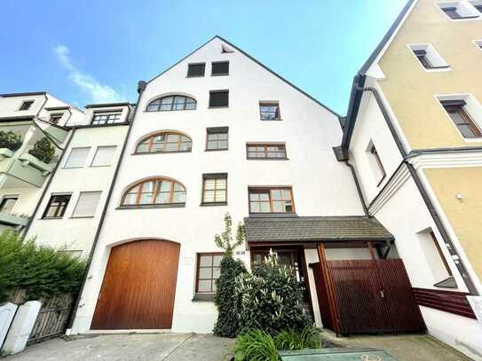 2-Zimmer Wohnung mit 76 m² Wohnfläche + 64 m² Souterrain-Fläche in der Innenstadt / Augsburg