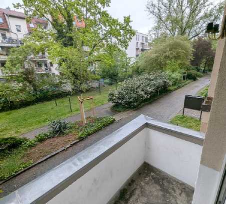 ...Hansastraße: große 2-Zi.-Erdgeschosswohnung mit Wohnküche und Balkon