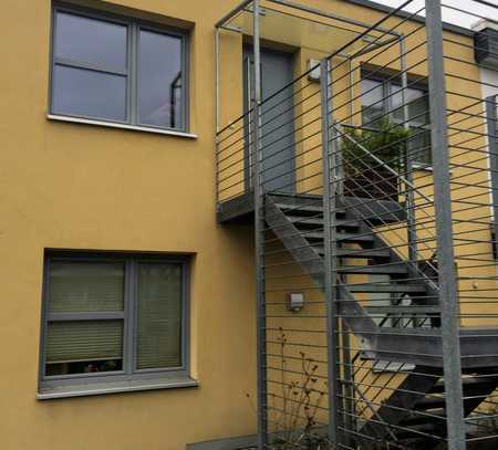 Helle, ruhige 3-Zimmer-Wohnung mit separatem Eingang, Sonnenbalkon und Einbauküche in Köln-Dünnwald