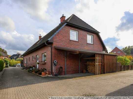 modernisierte DHH mit ausgebautem Dachgeschoss, Vollkeller, Carport und PV-Anlage