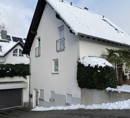 Attraktives Einfamilienhaus mit Tiefgarage und EBK in Bad Homburg