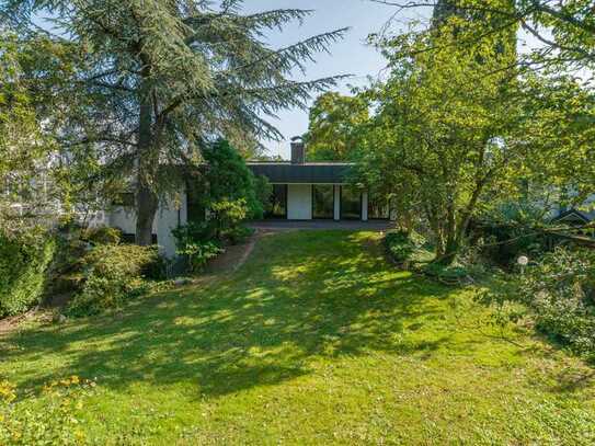 Haus mit großem Garten und Garage 
in bester Wohnlage