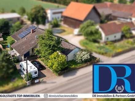 Einfamilienhaus mit moderner EBK, blickgeschützen Garten und 3 Garagen südlich von Ingolstadt