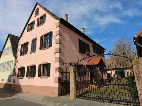 Idyllisches Winzerhaus mit Innenhof, Scheune und Garten.