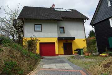 Gepflegtes Einfamilienhaus mit fünf Zimmern und EBK in Burscheid, Burscheid