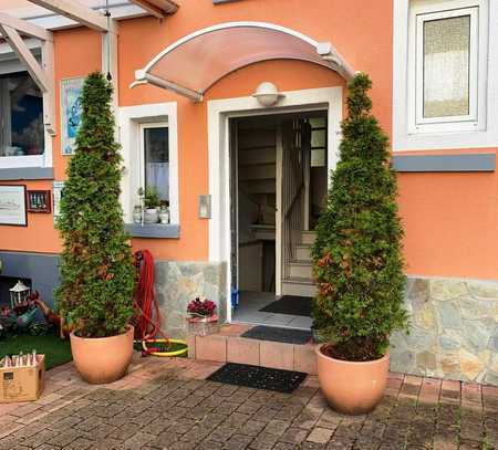 HIGHLIGHT, exklusives 2 FMH mit Maisonette Wohnung, Zentrumsnah in Bruchsal-Untergrombach!!