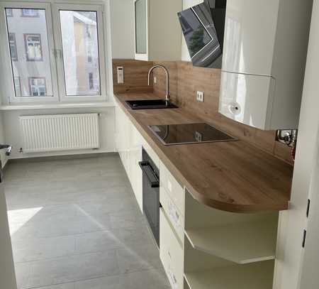 Neu sanierte 3-Zimmer-Wohnung in Frankfurt - Sachsenhausen nahe EZB mit 2 großen Balkonen und EBK
