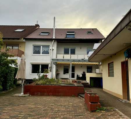 Mehrfamilienhaus in ruhiger Lage und großem, schön angelegten Garten