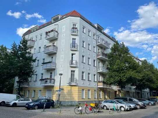 Privat & Provisionsfrei: Stilvolle 4-Zimmer-Wohnung mit Balkon/EBK im Samariterkiez in Berlin Fhain