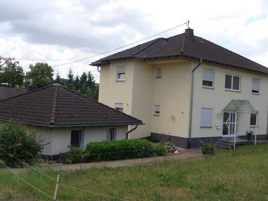 Etagenwohnung mit Balkon. Ruhige Wohnlage