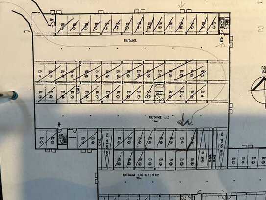 Tiefgaragenstellplatz (abschließbare Stellplatzbox)