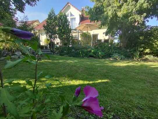 Provisionsfrei: Traumhaft gelegenes KfW60 Einfamilienhaus mit großem Garten