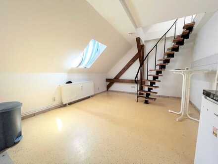 Großzügige 2-Zimmer Wohnung im DG