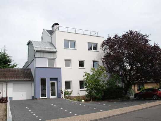 Schöne Wohnung mit Balkon u. Gartenmitbenutzung in ruhiger Lage in Bergisch Gladbach-Moitzfeld