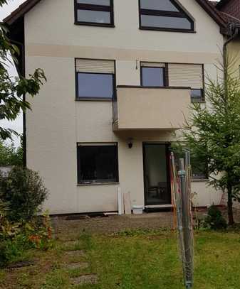 Schönes 6-Zimmer-Reihenendhaus mit EBK in Bad Homburg vor der Höhe,