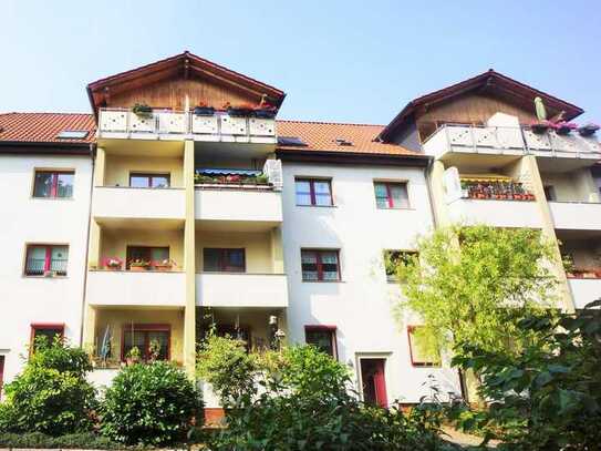 Gartenwohnung mit Balkon und moderne Einbauküche