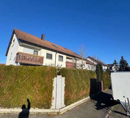 Reihenmittelhaus mit Einbauküche, Stellplatz und Garage in 71088 Holzgerlingen, KP: 489.000€