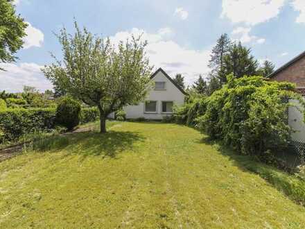 Kernsanieren oder Abreißen: Sanierungsbedürftiges 50er Jahre Haus auf ca. 600 m² großem Grundstück!