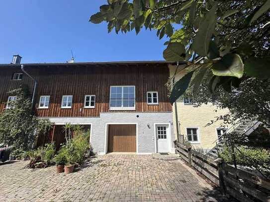 Loft für Wohnen und Arbeiten: Maisonette-Wohnung mit Bergpanorama und vielseitigem Gestaltungspotenz