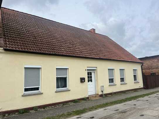 altes Bauernhaus mit Nebengelass und Scheune