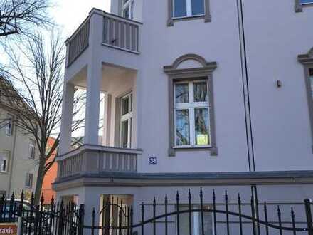 Max. für 1-4 Jahre - max 2 Personen- renovierte 4-Zimmer Wohnung mit moderner Küche in Altbau-Villa