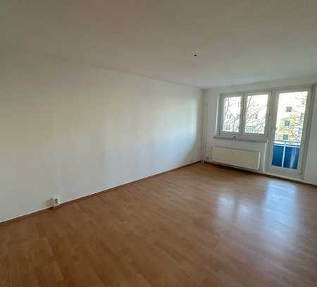 Helle 2-RW mit sonnigem Balkon - ideal für Singles oder Pärchen - Tageslichtbad - separate Küche