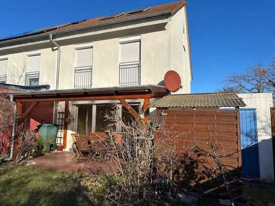 Doppelhaushälfte in zentraler Lage von Limburgerhof