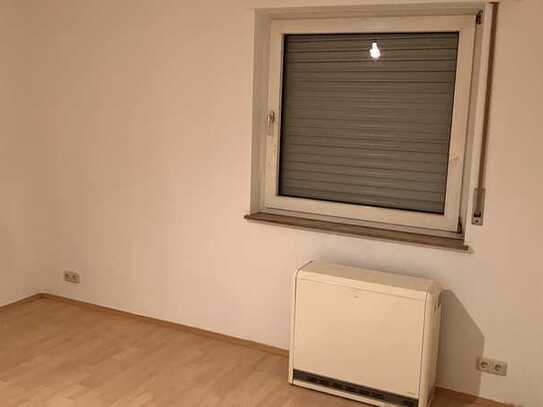 Geschmackvolle, modernisierte 4-Zimmer-EG-Wohnung mit Balkon in Kahl a.Main