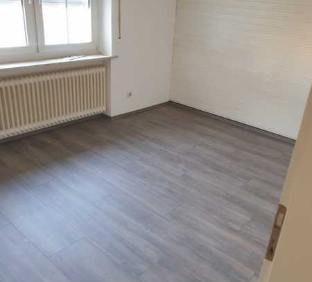 Schöne und modernisierte 4-Zimmer-Wohnung mit Balkon in Würzberg