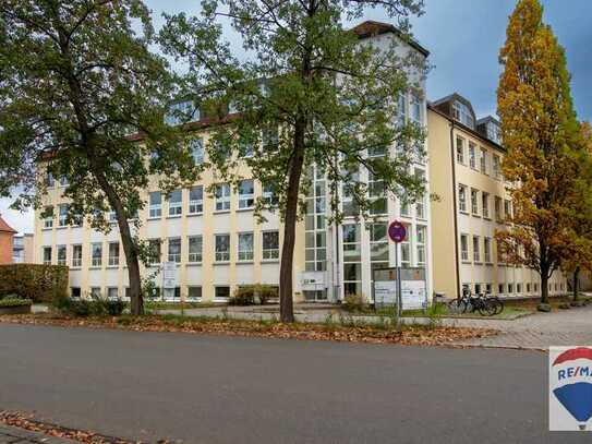 Großzügige Büros in Citylage 482 m² mit Parkplätzen in Toplage in Bayreuth.