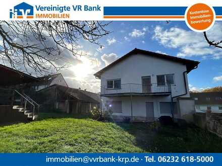 **Zweifamilienhaus mit großem Garten**